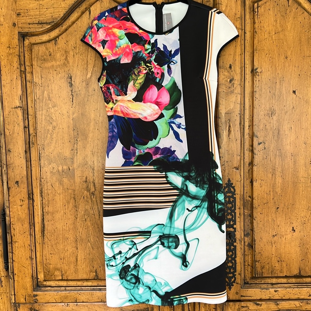 Gorgeous sleeveless dress.